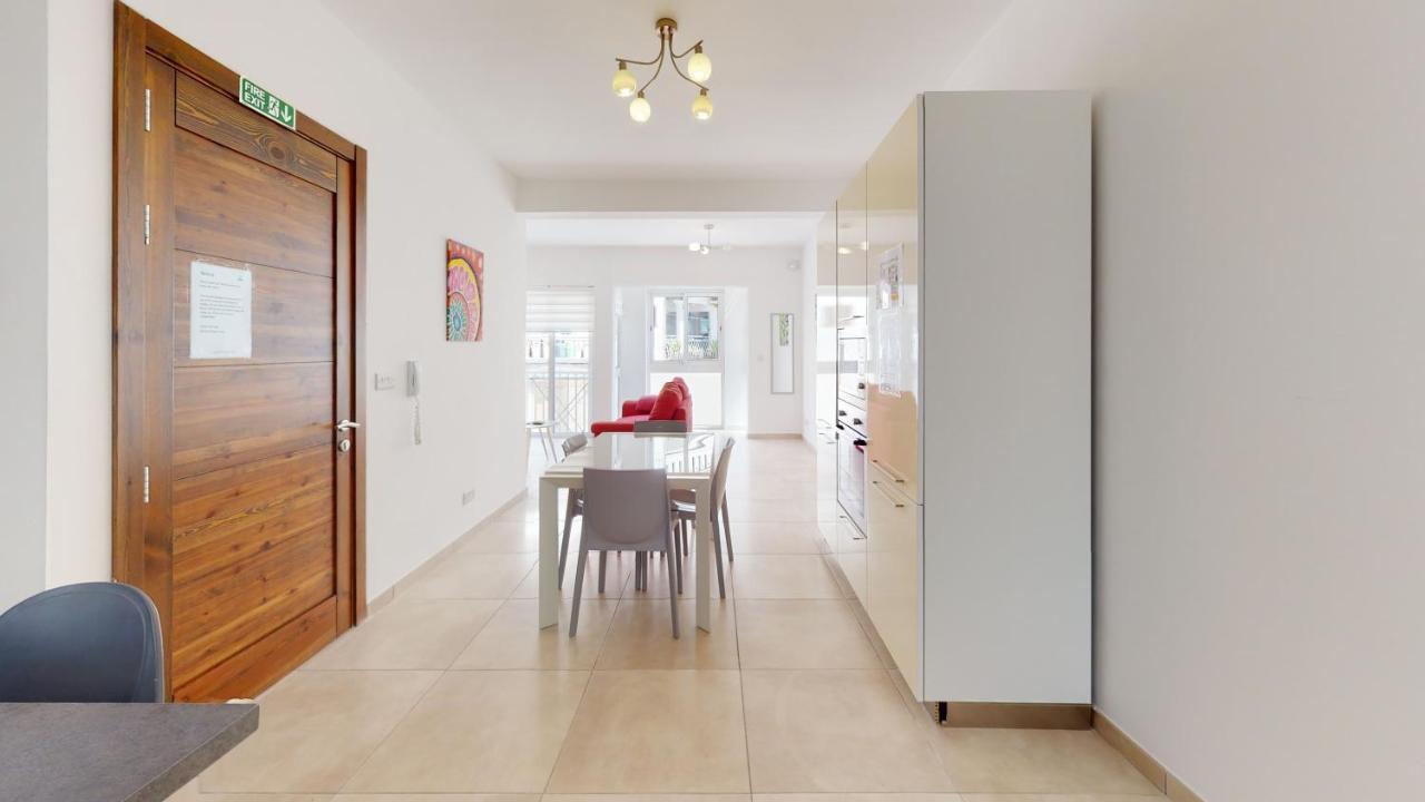 Modern Apartment In Gzira Экстерьер фото